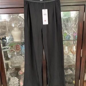 ALO Yoga Charcoal Lounge, new with tags,